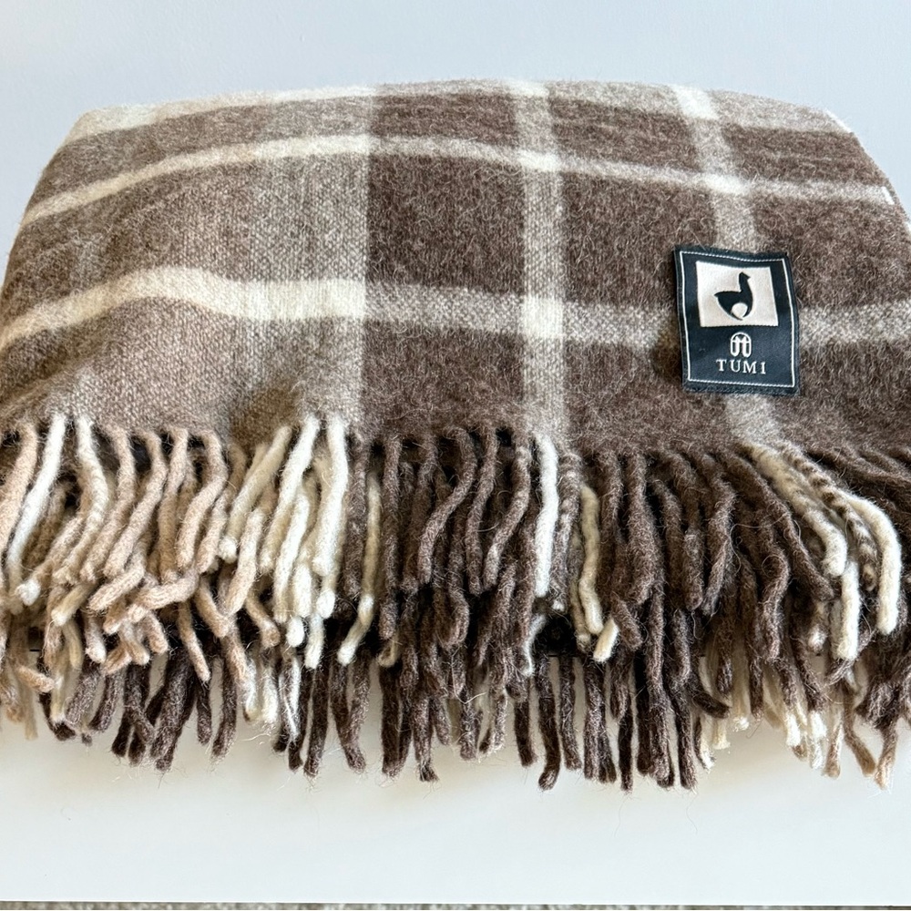 Tumi.. Fringed Peruvian
Alpaca Wool Throw